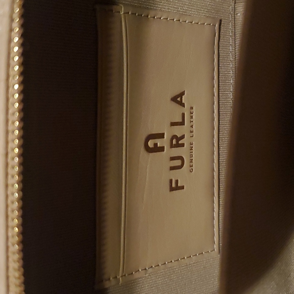 Furla Camelia Crossbody / Camera bag. - Picture 10 of 14